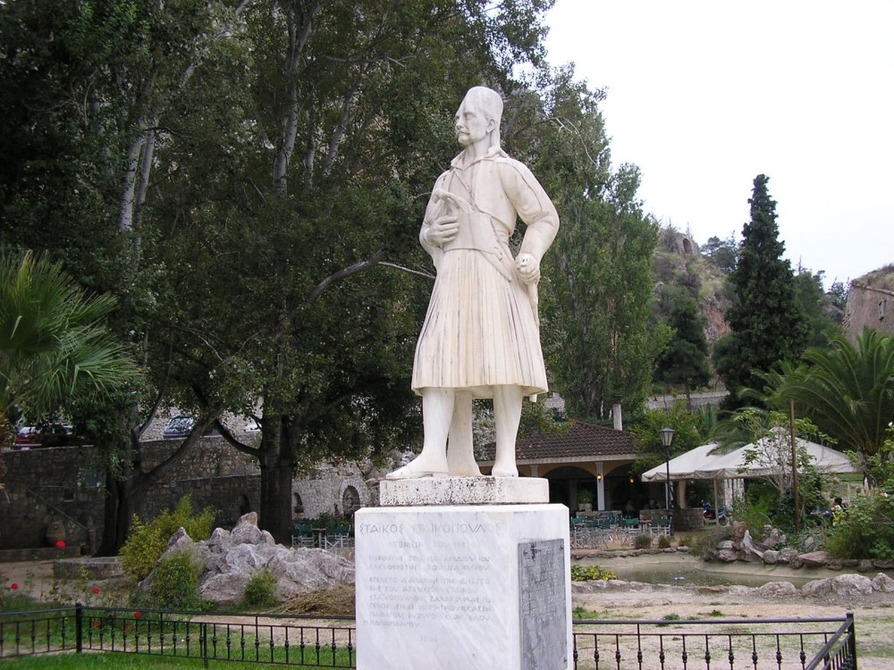 άγαλμα στάϊκου σταϊκόπουλου