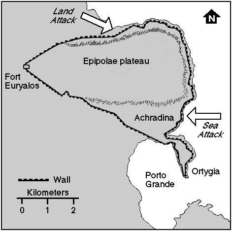 Χάρτης των Συρακουσών που απεικονίζει το μήκος 27 χλμ αμυντικό τείχος. Τα βέλη δείχνουν, τα σημεία όπου η Ρωμαίοι επιτέθηκαν στον τοίχο από ξηρά και θάλασσα.